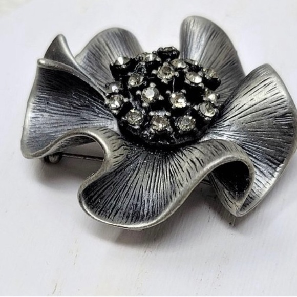 Ruffled Flower Brooch or Pendant - Picture 3 of 4